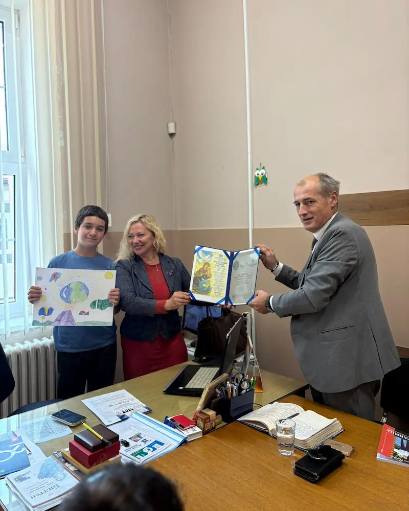 Посета делегације EDIC Group Србија нашој школи – признање за успех ученика шестог разреда Петра Ћирковића postpage1webp