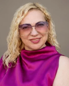заменица директора школе и наставница француског језика Славица Барјактаревић