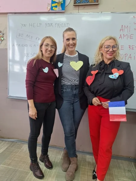 учитељица и наставнице током часа у ОЈР
